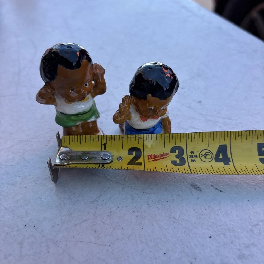Vintage Collectable Folk Art Salt & Pepper Shakers